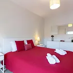Διαμέρισμα Host Wise - Trendy Bright Flats With Jacuzzi - 5 Min *
