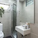 Host Wise - Trendy Bright Flats With Jacuzzi - 5 Min *