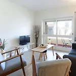 Host Wise - Trendy Bright Flats With Jacuzzi - 5 Min Διαμέρισμα *