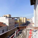 Host Wise - Trendy Bright Flats With Jacuzzi - 5 Min Διαμέρισμα