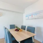 Host Wise - Trendy Bright Flats With Jacuzzi - 5 Min *