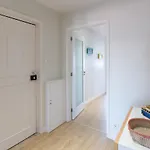 Host Wise - Trendy Bright Flats With Jacuzzi - 5 Min *