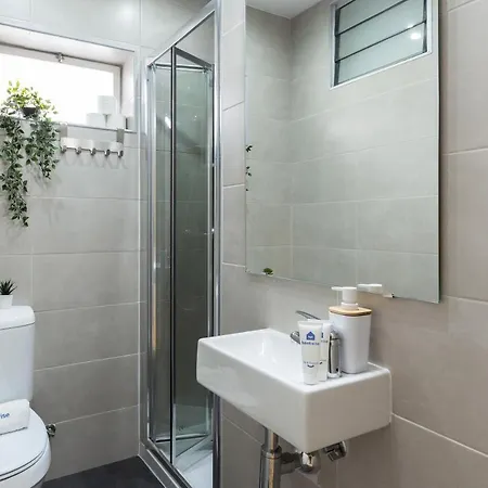 Host Wise - Trendy Bright Flats With Jacuzzi - 5 Min *