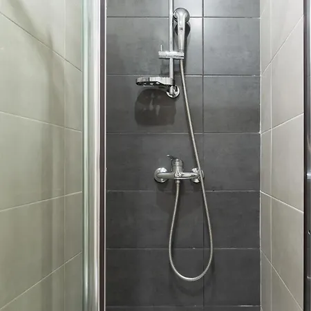 Host Wise - Trendy Bright Flats With Jacuzzi - 5 Min Apartament