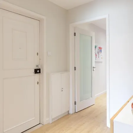 Host Wise - Trendy Bright Flats With Jacuzzi - 5 Min *