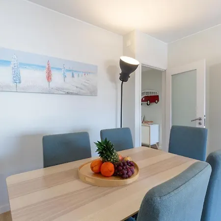 Host Wise - Trendy Bright Flats With Jacuzzi - 5 Min