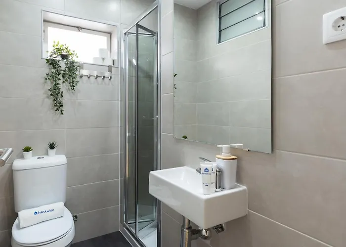 Host Wise - Trendy Bright Flats With Jacuzzi - 5 Min *